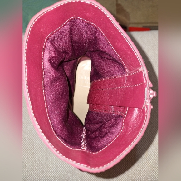 A pair of Kaari Blues Kensie burgundy booties in a ladies size 8.5. - Picture 9 of 12